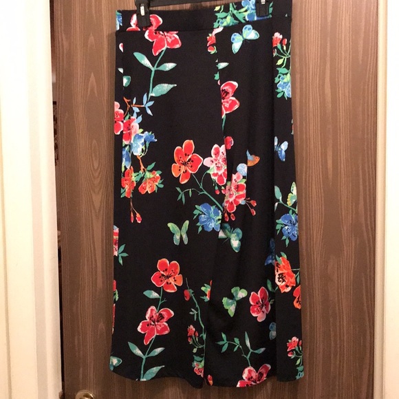 Top and matching knee length pant - Picture 5 of 7